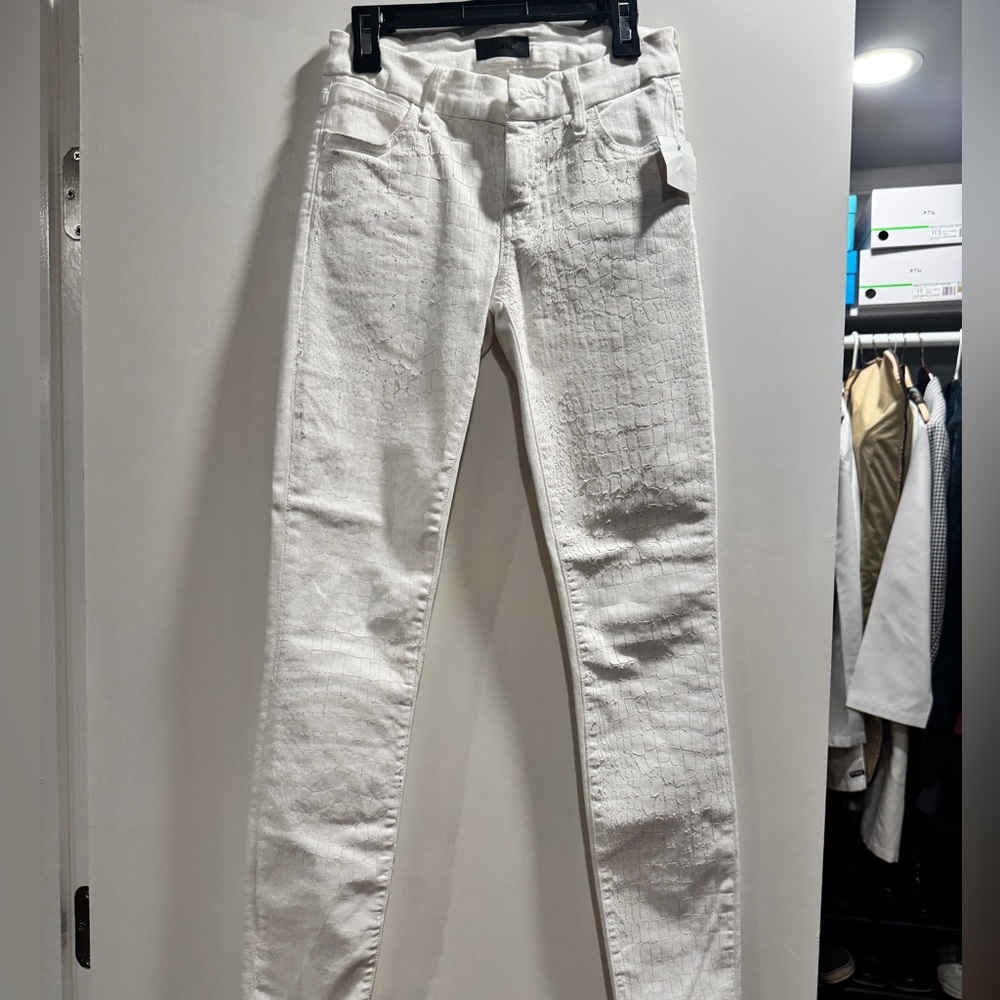 Koral White Jeans Alligator print design texture Size 25 Skinny Jegging